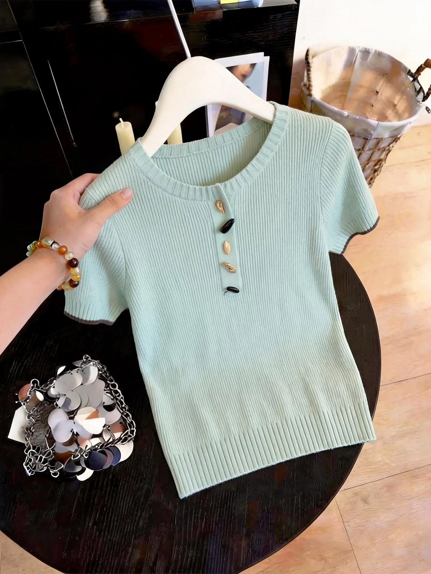 Fashionable round Neck Short Sleeve Knitted Sweater Women's Commute Style Korean Version Breathable Comfortable Summer New Ar...
Fashionable round Neck Short Sleeve Knitted Sweater Women's Commute Style Korean Version Breathable Comfortable Summer New Ar...