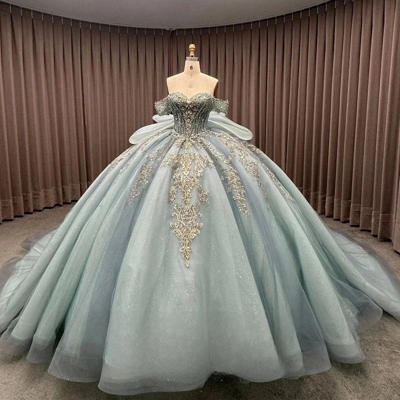 Изысканные блестящие платья Quinceanera для девочек с открытыми плечами и бантом со шлейфом, халат принцессы Bleu Femme по индивидуальному заказу
Изысканные блестящие платья Quinceanera для девочек с открытыми плечами и бантом со шлейфом, халат принцессы Bleu Femme по индивидуальному заказу