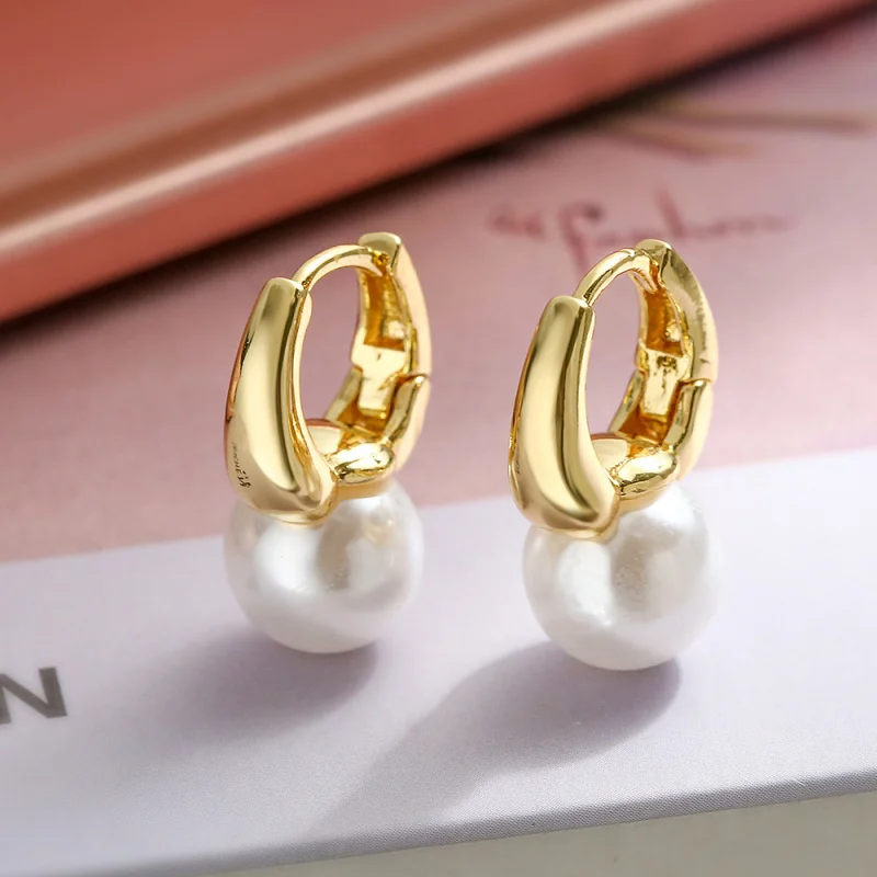 European and American Minimalist Style Copper Gold-Plated Pearl Earrings for Women, Niche Light Luxury High-End Elegant Earrings
European and American Minimalist Style Copper Gold-Plated Pearl Earrings for Women, Niche Light Luxury High-End Elegant Earrings