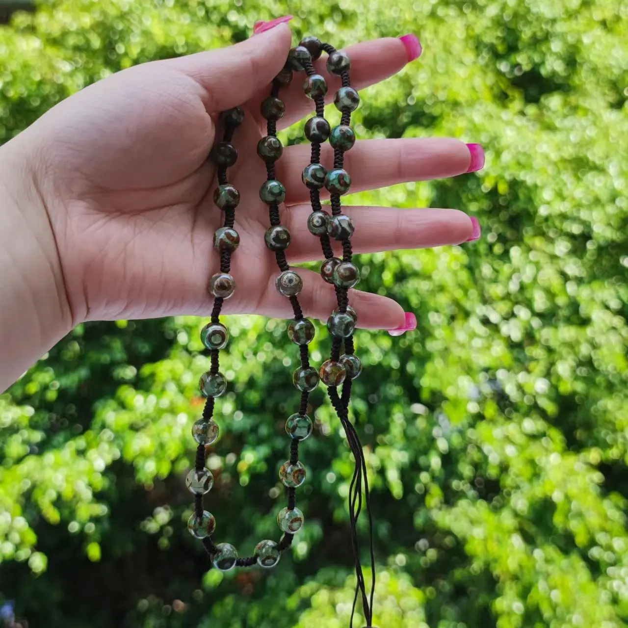 1pcs/lot natural precious Red green yellow black white three-eyed wealth guardian dzi beads hand-woven rope necklace pendant diy
1pcs/lot natural precious Red green yellow black white three-eyed wealth guardian dzi beads hand-woven rope necklace pendant diy
