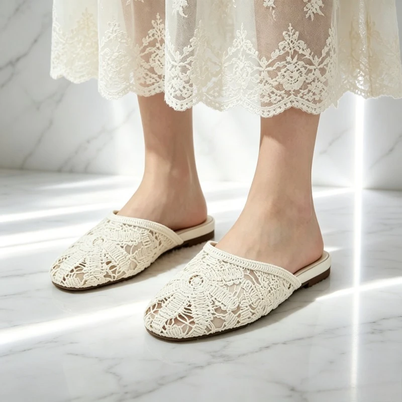 Elegant Hand Hollow Embroidered Floral Design Women Flat Slippers Summer Comfortable Mules Sandals Luxury Designer House Slipper
Elegant Hand Hollow Embroidered Floral Design Women Flat Slippers Summer Comfortable Mules Sandals Luxury Designer House Slipper