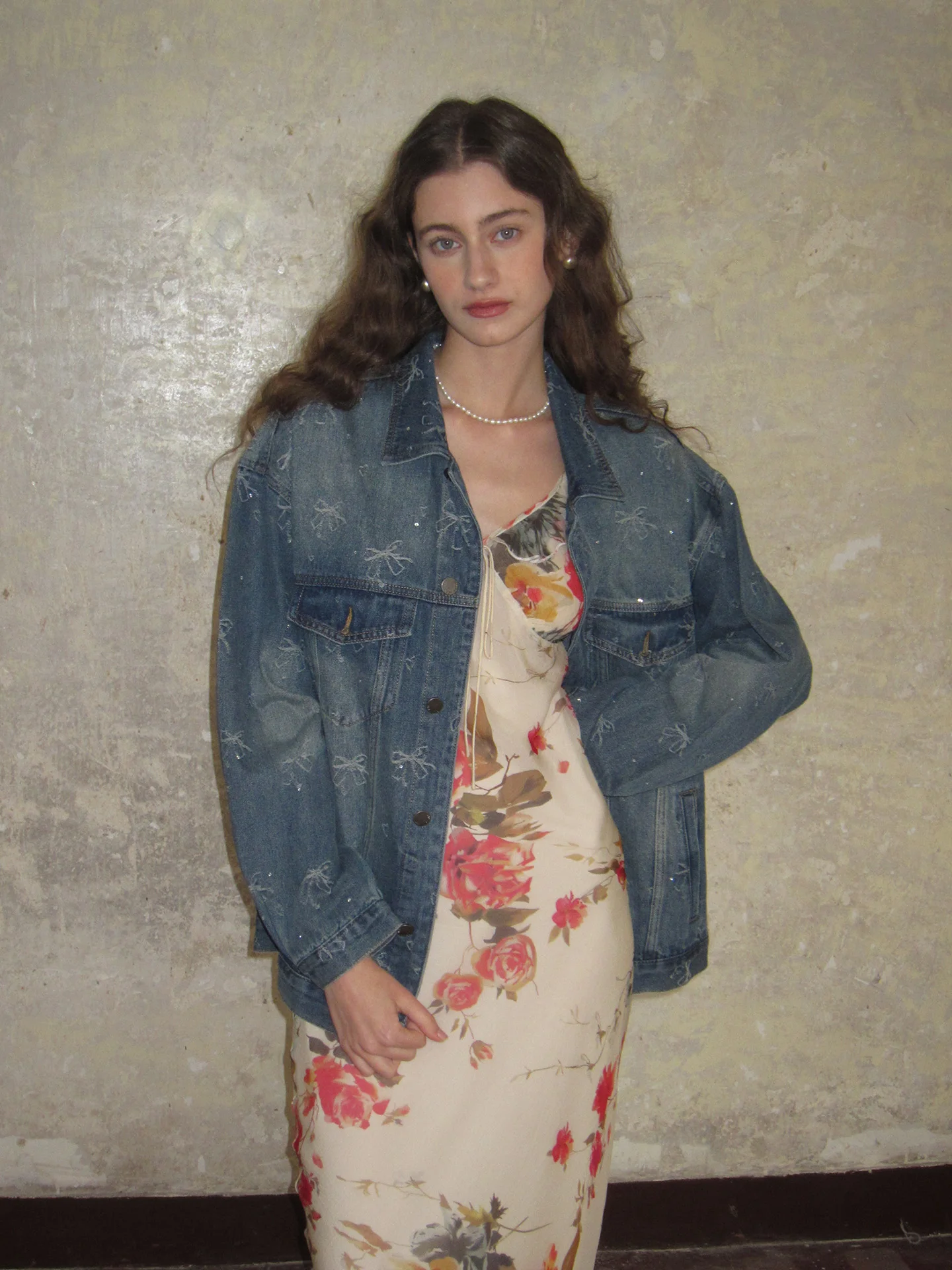 Новая простая джинсовая куртка Zhu для женщин: оригинальный дизайн, приталенный крой, премиум-качество, повседневный стиль, хлопковая смесь, длинный рукав
Новая простая джинсовая куртка Zhu для женщин: оригинальный дизайн, приталенный крой, премиум-качество, повседневный стиль, хлопковая смесь, длинный рукав