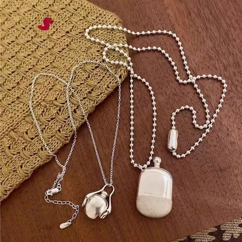 Niche Small Wine Jug Pendant Necklace High-end Autumn and Winter Jewelry Sweater Chain Fashion Trend Accessories New Products
Niche Small Wine Jug Pendant Necklace High-end Autumn and Winter Jewelry Sweater Chain Fashion Trend Accessories New Products