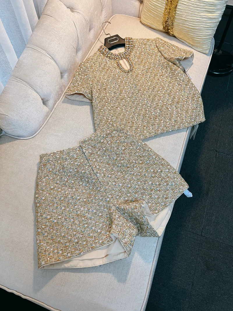 Роскошный золотой комплект из блузки и юбки в стиле ретро, женский топ Faion Diamond Embellied с Ele Hong Kong Sle ort Sve Zipp... 
Роскошный золотой комплект из блузки и юбки в стиле ретро, женский топ Faion Diamond Embellied с Ele Hong Kong Sle ort Sve Zipp...