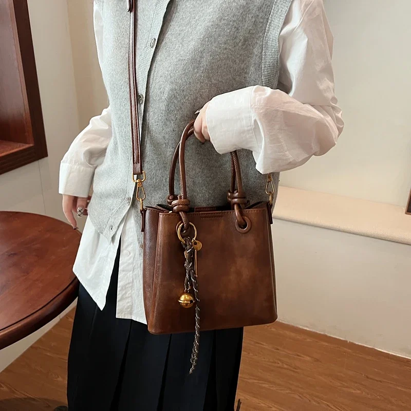 Quality Top-handle Bags for Women Multi Compartments Big Capacity Shoulder Crossbody Bucket Bag with Pendant 2024 Luxury Handbag
Quality Top-handle Bags for Women Multi Compartments Big Capacity Shoulder Crossbody Bucket Bag with Pendant 2024 Luxury Handbag