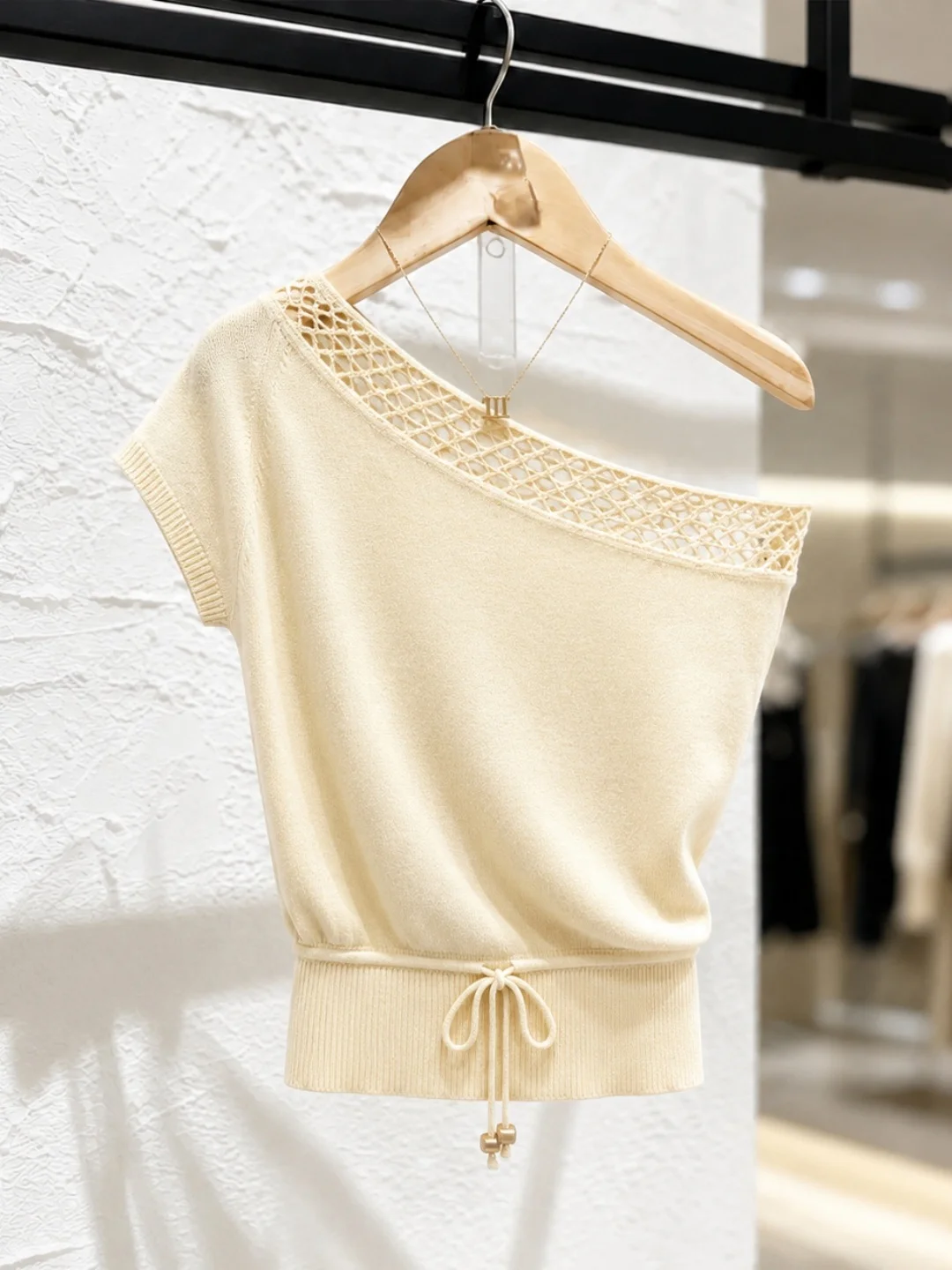 Fashionable Ice Silk Knitted Hollow out Shoulder Design Top Korean Style Straight Cut Short Sleeve Women's Summer Shirt
Fashionable Ice Silk Knitted Hollow out Shoulder Design Top Korean Style Straight Cut Short Sleeve Women's Summer Shirt