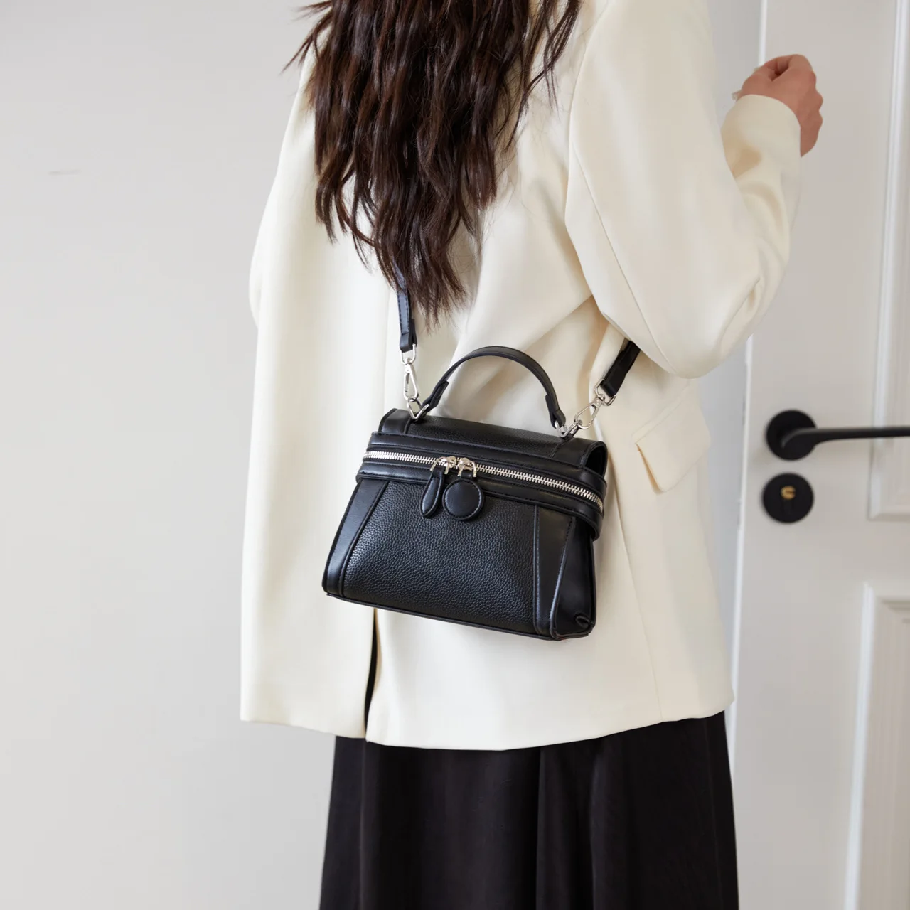 Retro Patchwork Casual Large-capacity Handbag for Women, Macaron-colored Shoulder Bag, Niche and Fashionable Crossbody Bag
Retro Patchwork Casual Large-capacity Handbag for Women, Macaron-colored Shoulder Bag, Niche and Fashionable Crossbody Bag