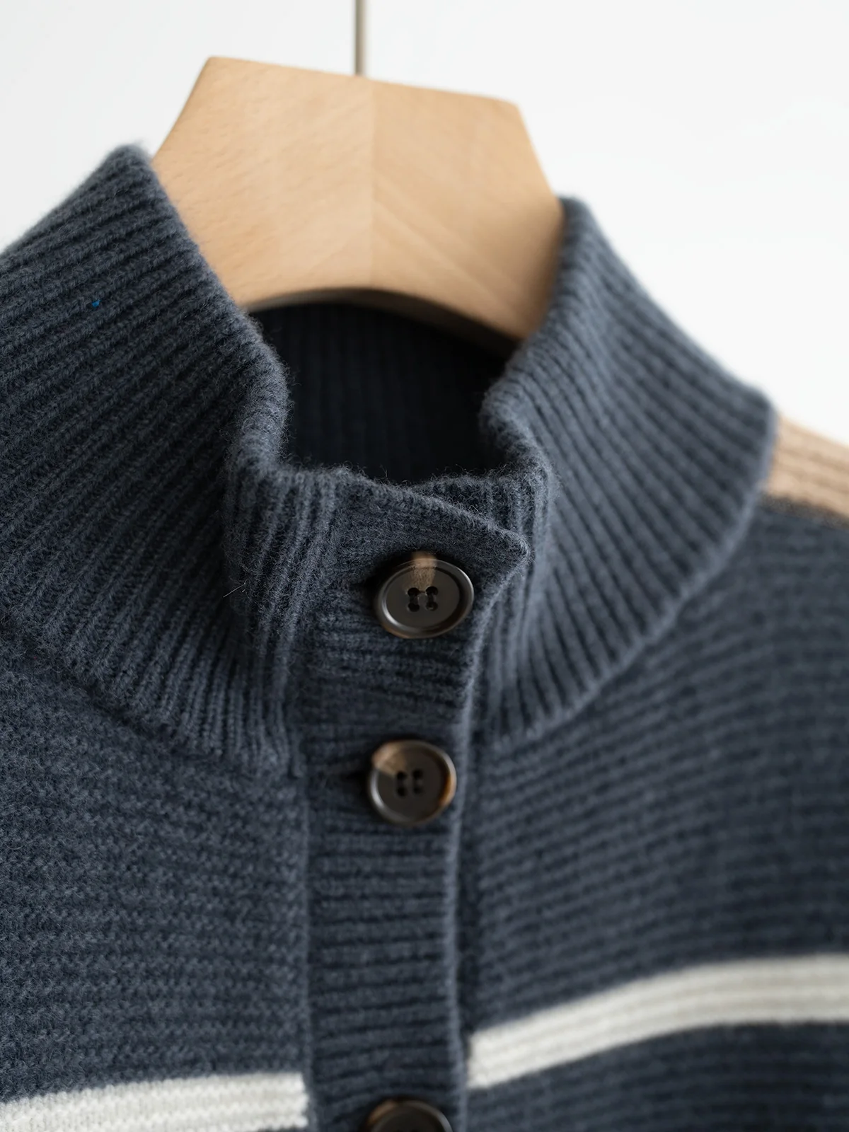 Round Neck Long Sleeve Beaded Cuffs Thick Warm Versatile Autumn And Winter Knitted Cardigan Women
Round Neck Long Sleeve Beaded Cuffs Thick Warm Versatile Autumn And Winter Knitted Cardigan Women