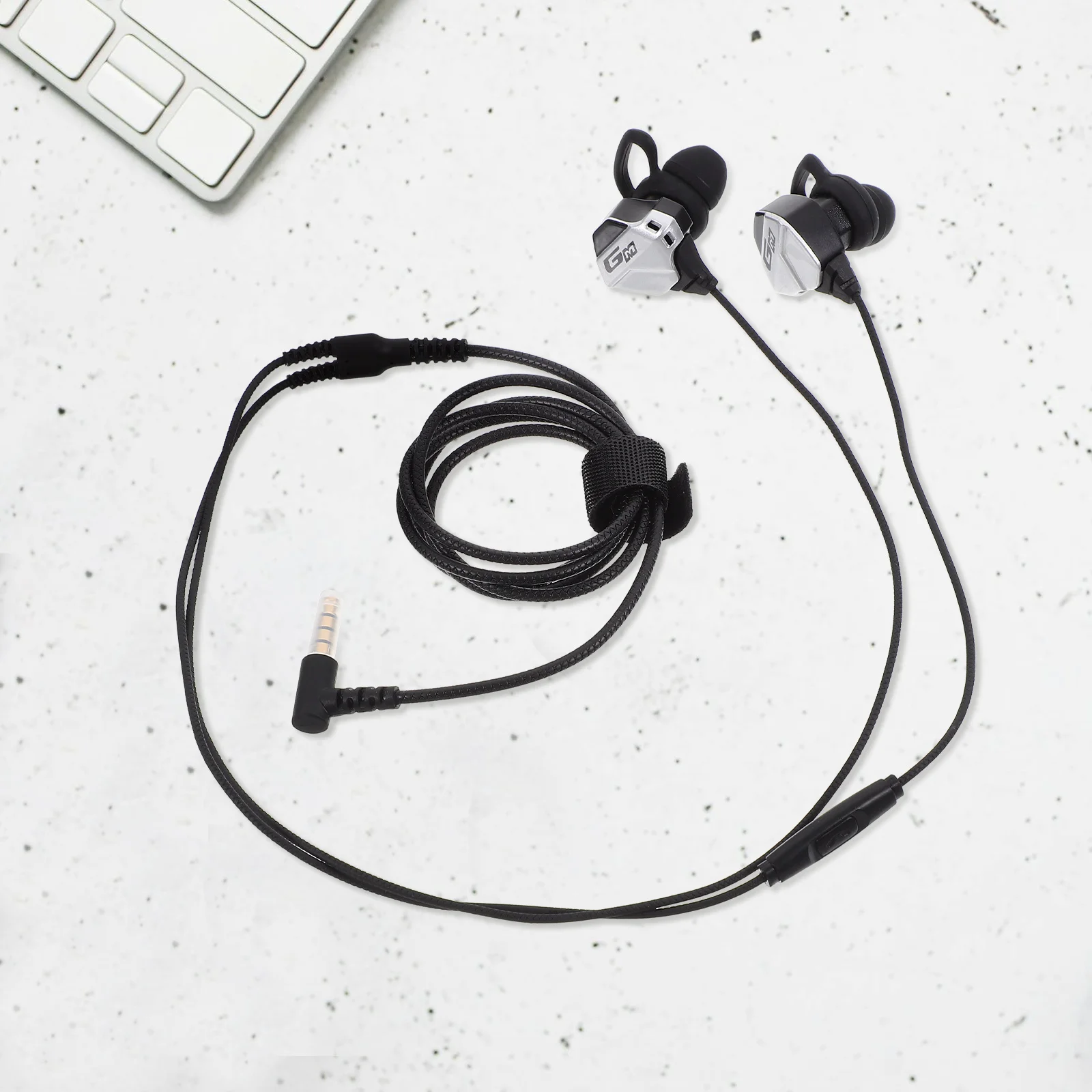 1 set E-sports Gaming Earphones Stereo Sound Wired Earbuds for Communication Comfortable Long Hours Use
1 set E-sports Gaming Earphones Stereo Sound Wired Earbuds for Communication Comfortable Long Hours Use