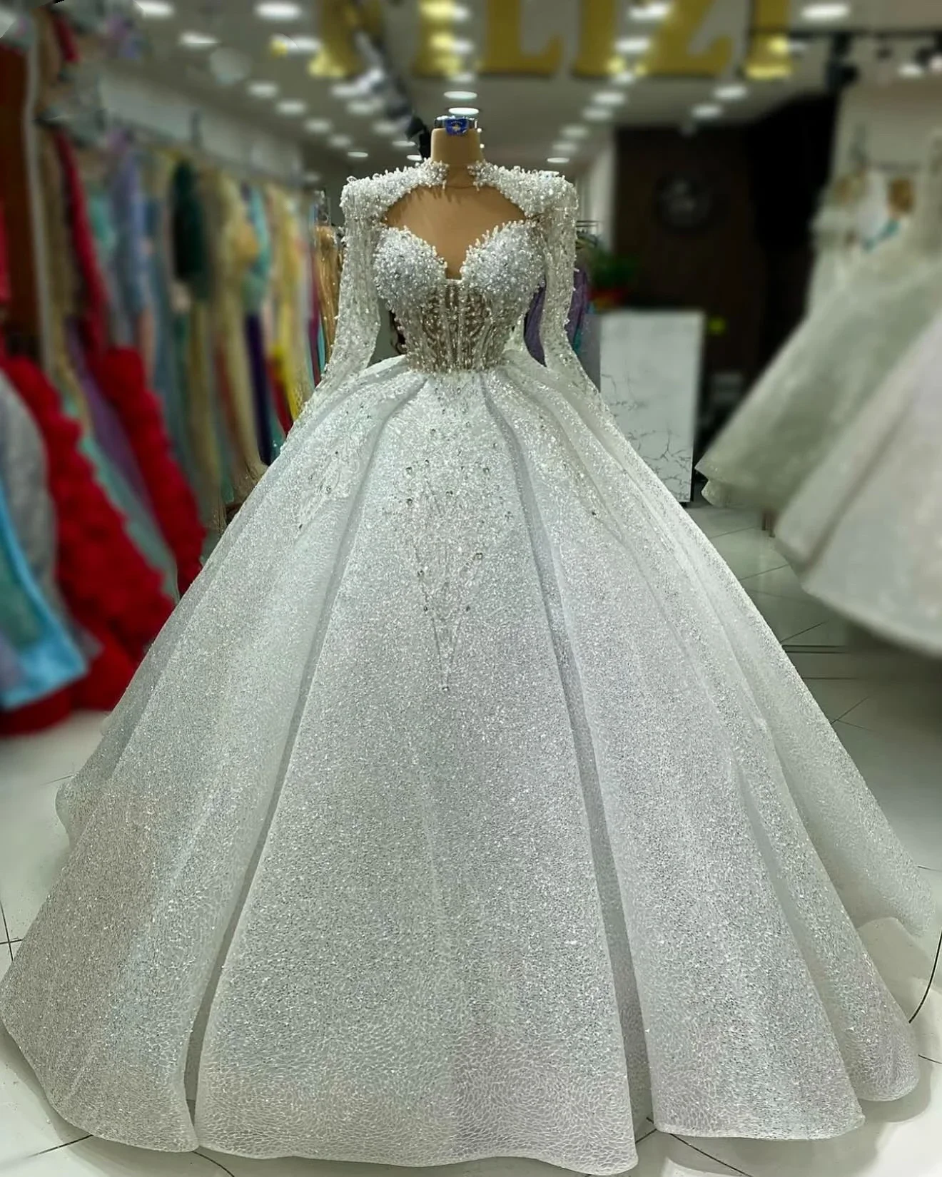 Customized Elegant Long Sleeves Wedding Dresses 2025 A-Line Pearls Shining Tulle Wedding Gowns Chapel Brides vestidos de novia
Customized Elegant Long Sleeves Wedding Dresses 2025 A-Line Pearls Shining Tulle Wedding Gowns Chapel Brides vestidos de novia