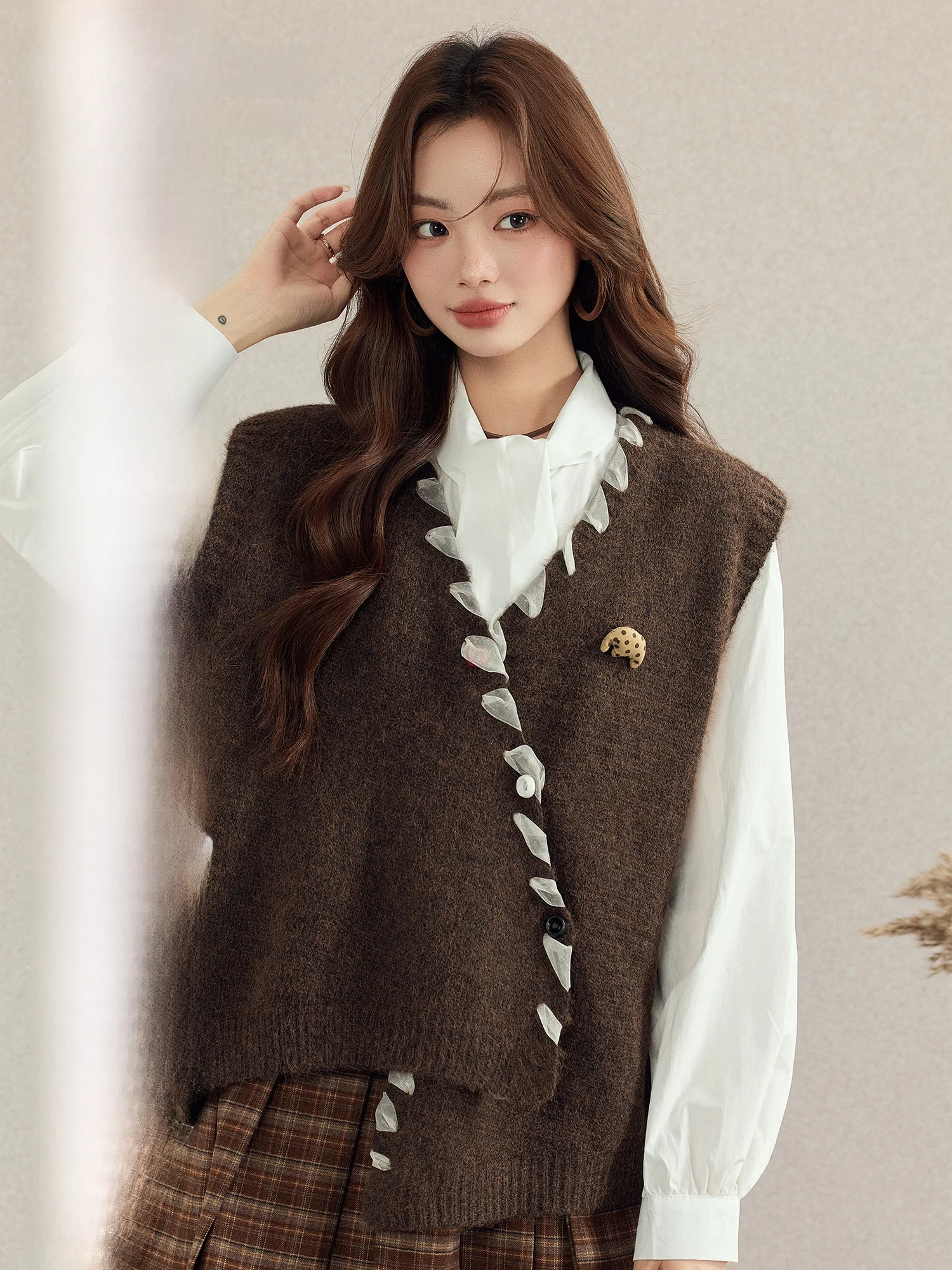 Вязаный винтажный жилет Meng Xiaoqi для женщин: свободный крой, асимметричный топ, комфортный, дышащий, стандартная длина, V-образный вырез
Вязаный винтажный жилет Meng Xiaoqi для женщин: свободный крой, асимметричный топ, комфортный, дышащий, стандартная длина, V-образный вырез