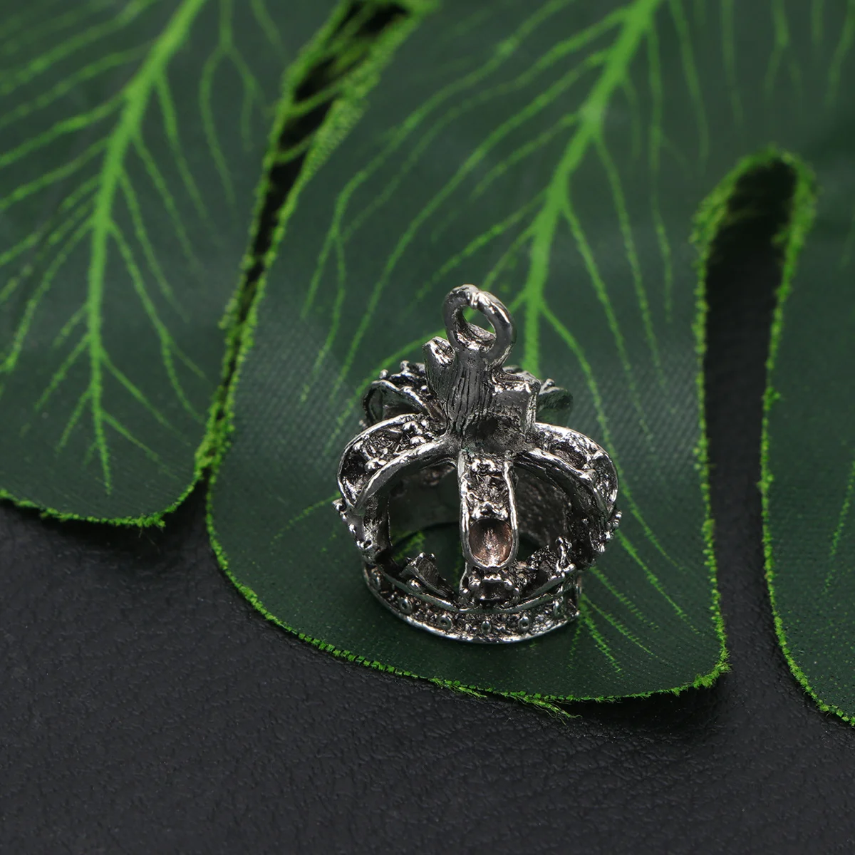 10Pcs DIY Pendant Set Creative Crown Hanging Ornaments Retro Alloy Fine Workmanship Durable for Keyring Necklace Decorations
10Pcs DIY Pendant Set Creative Crown Hanging Ornaments Retro Alloy Fine Workmanship Durable for Keyring Necklace Decorations