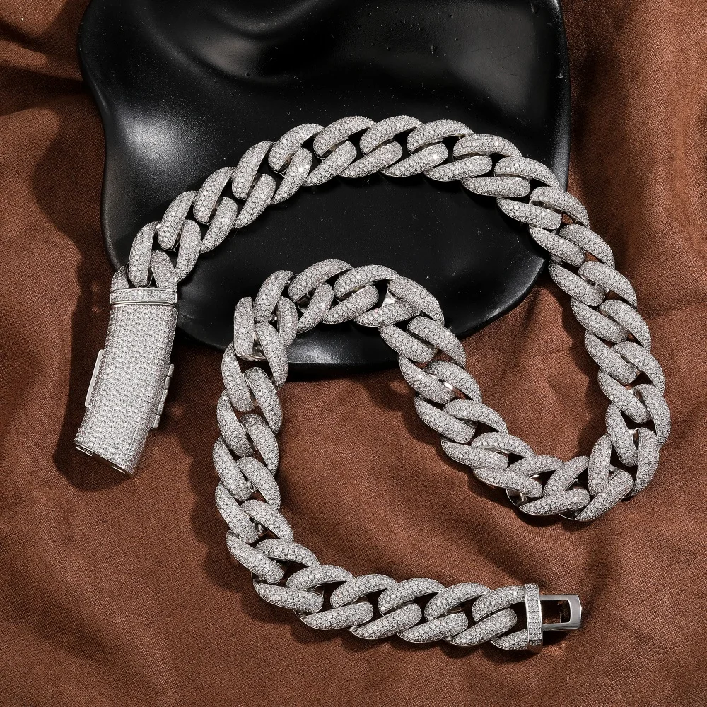 Iced Out Cuban Chain Necklace With Inlaid 5A+ Cubic Zirconia Hiphop Jewelry Flip up Clasp Gift Link Chains Luxury Choker
Iced Out Cuban Chain Necklace With Inlaid 5A+ Cubic Zirconia Hiphop Jewelry Flip up Clasp Gift Link Chains Luxury Choker