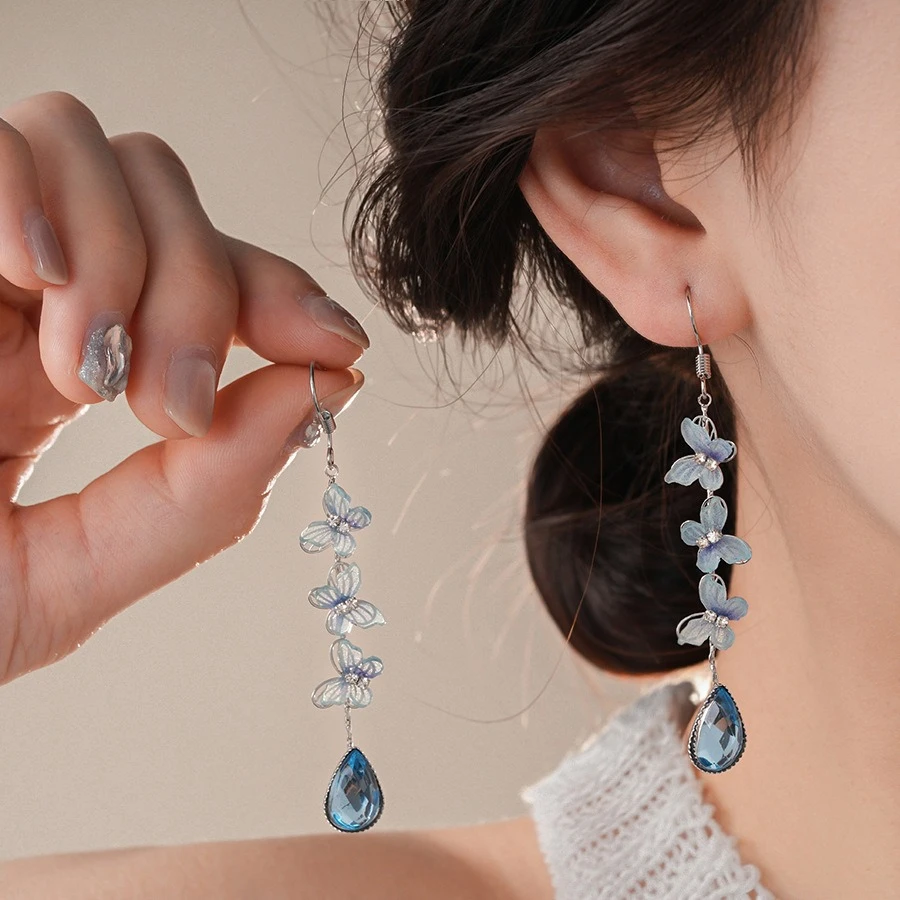 2025 New Arrival Light Luxury Elegant Crystal Blue Butterfly Water Drops Tassel Dangle Earrings Fashion Women Jewelry Gifts
2025 New Arrival Light Luxury Elegant Crystal Blue Butterfly Water Drops Tassel Dangle Earrings Fashion Women Jewelry Gifts
