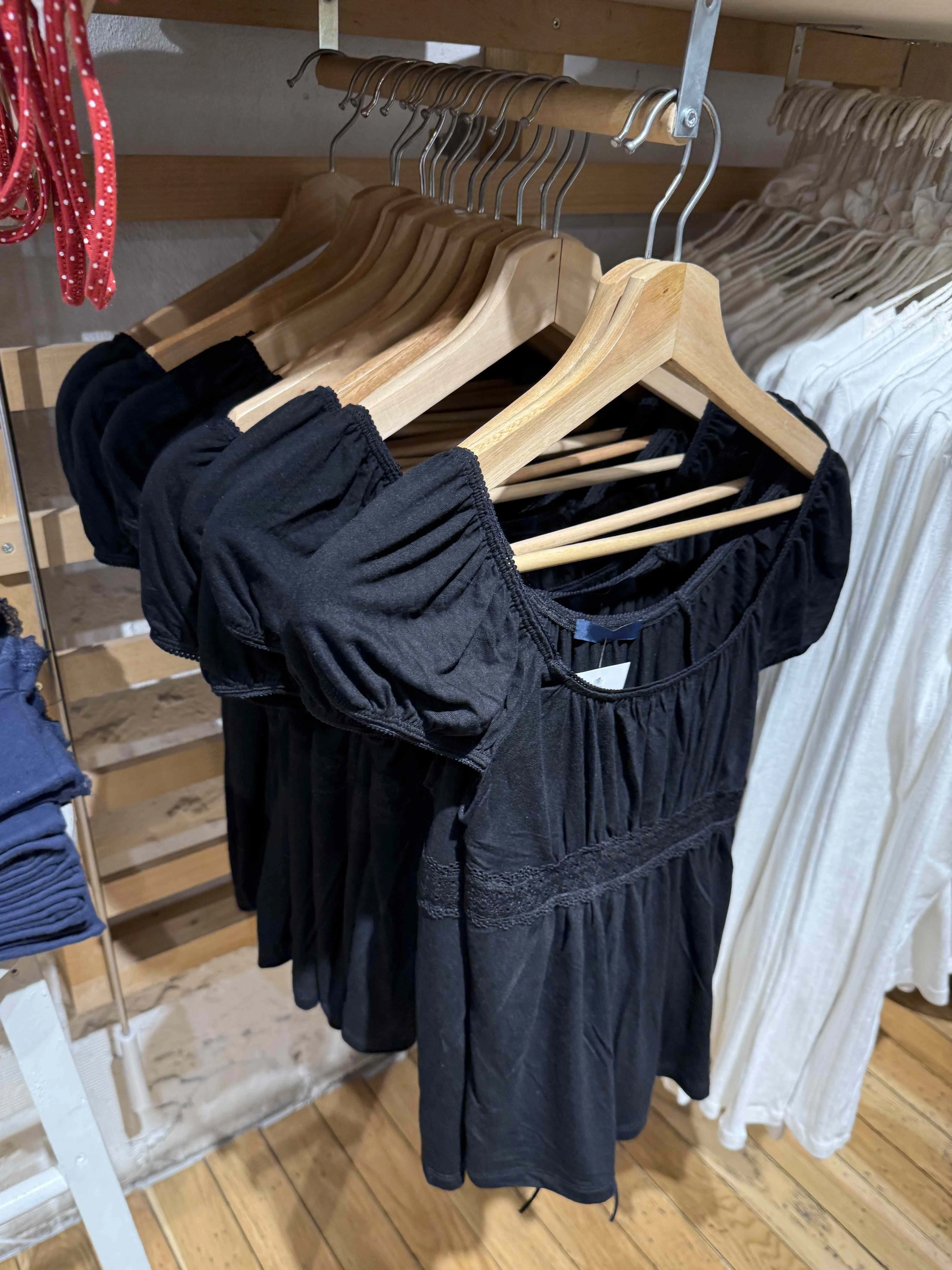 Lace Trim Folds Slim Women's Black T-shirt Summer Scoop Neck Puff Sleeve Back Lace-up T-shirt Cotton Casual Simple Sweet Tee Top
Lace Trim Folds Slim Women's Black T-shirt Summer Scoop Neck Puff Sleeve Back Lace-up T-shirt Cotton Casual Simple Sweet Tee Top