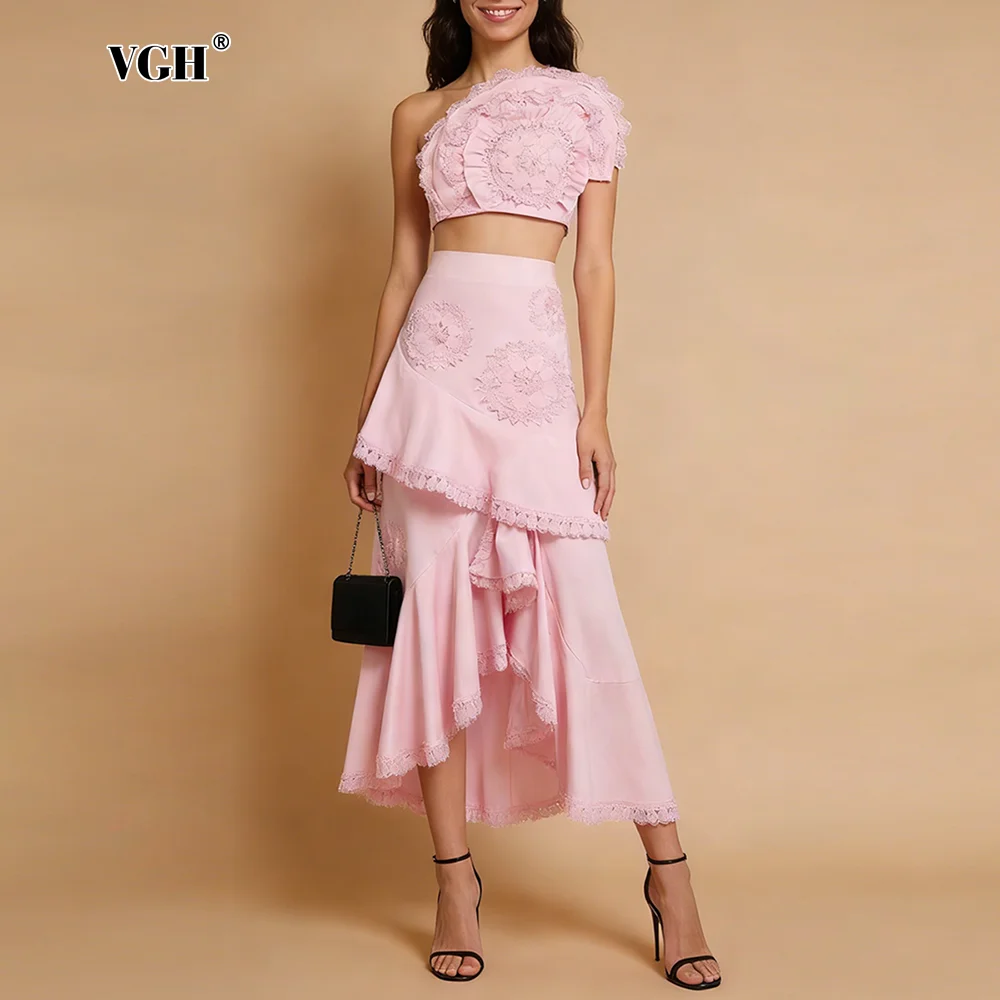 Элегантный розовый комплект VGH из двух предметов для женщин: топ-бюстье с кружевной отделкой и асимметричная многоярусная юбка миди с оборками для пляжного отдыха
Элегантный розовый комплект VGH из двух предметов для женщин: топ-бюстье с кружевной отделкой и асимметричная многоярусная юбка миди с оборками для пляжного отдыха