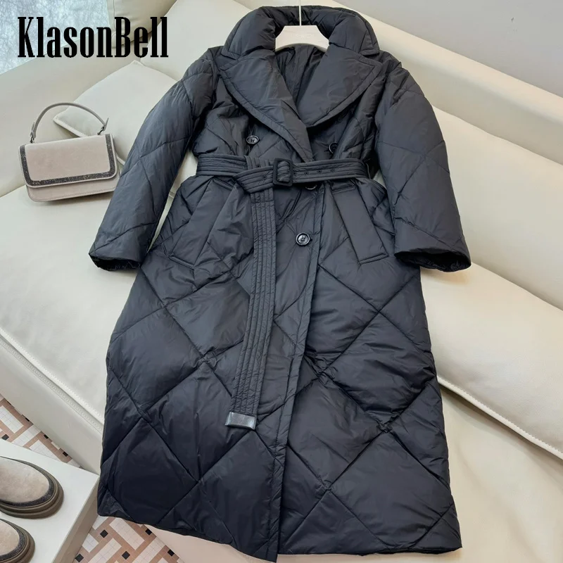 Женский двубортный Пуховик KlasonBell 10,12 на белом утином пуху, длинная куртка с отложным воротником и ромбиками в клетку, белая верхняя одежда с поясом
Женский двубортный Пуховик KlasonBell 10,12 на белом утином пуху, длинная куртка с отложным воротником и ромбиками в клетку, белая верхняя одежда с поясом