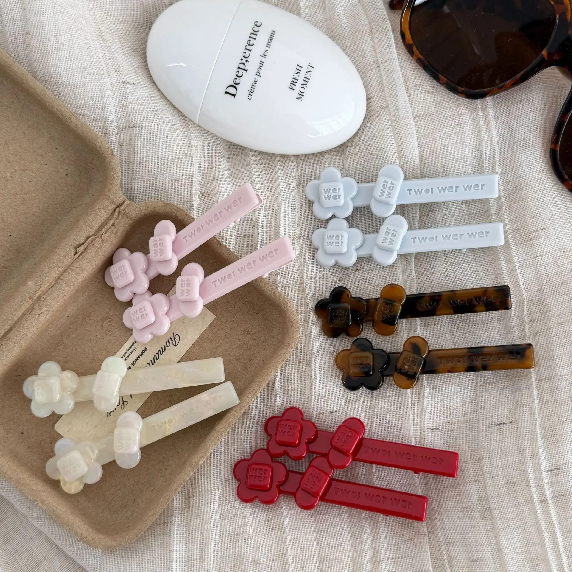 Acetate Hair Clip Premium High Quality Solid Color Flower Bow Letter Design Side Duckbill Clip for Bangs Women Daily Use
Acetate Hair Clip Premium High Quality Solid Color Flower Bow Letter Design Side Duckbill Clip for Bangs Women Daily Use