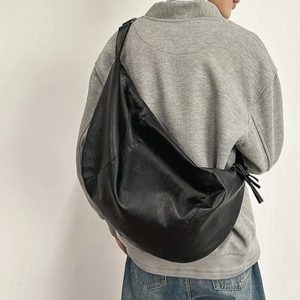 Large Capacity Japanese Style Crossbody Bag Leather Soft Dumpling Shaped Bag Versatile Zipper Closure Travel Shoulder Bag Unisex
Large Capacity Japanese Style Crossbody Bag Leather Soft Dumpling Shaped Bag Versatile Zipper Closure Travel Shoulder Bag Unisex