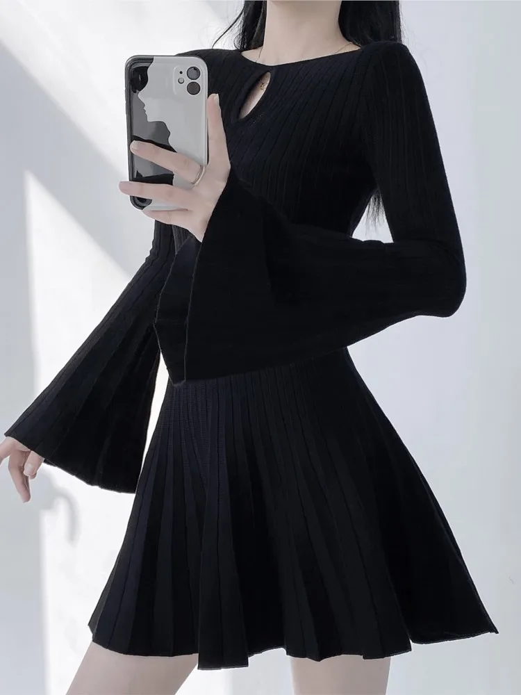 Autumn Solid Knitted Dresses for Women Flare Sleeve A-line Pleated Mini Dress Hollow Out Pullover Korean Fashion Chic Vestidos
Autumn Solid Knitted Dresses for Women Flare Sleeve A-line Pleated Mini Dress Hollow Out Pullover Korean Fashion Chic Vestidos