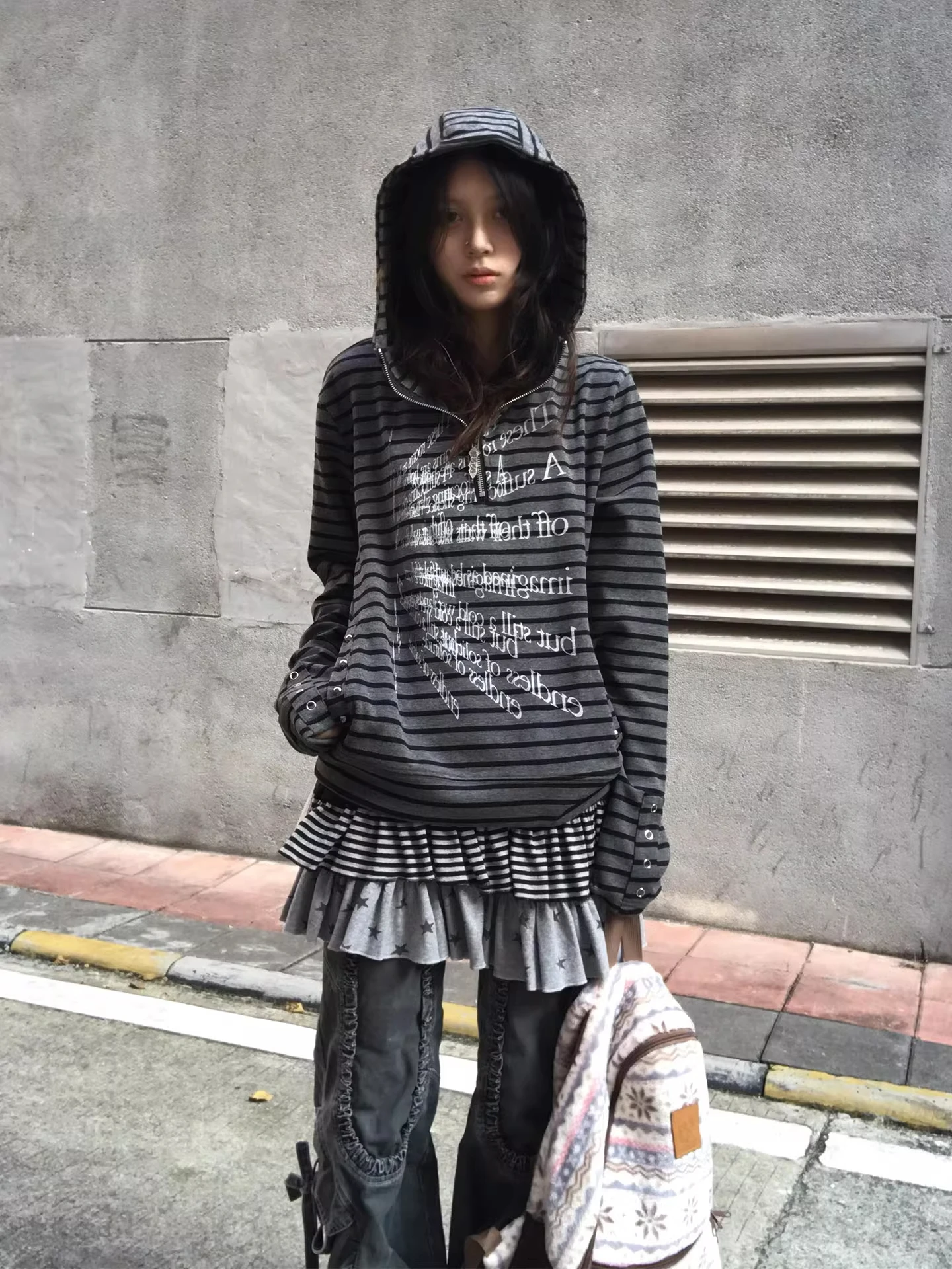 Y2K Subculture Grey Striped Hoodie Jacket Women's Early Spring Letter Print Visual Series Open Cardigan Top Street Style Warmth
Y2K Subculture Grey Striped Hoodie Jacket Women's Early Spring Letter Print Visual Series Open Cardigan Top Street Style Warmth