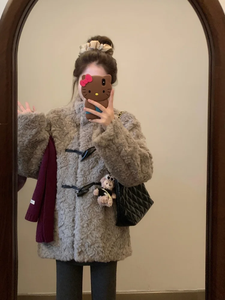 Зимнее утепленное пальто из овечьей шерсти для женщин, в корейском стиле, с воротником-стойкой, на пуговицах, с длинными рукавами, хлопковое, теплое, верхняя одежда
Зимнее утепленное пальто из овечьей шерсти для женщин, в корейском стиле, с воротником-стойкой, на пуговицах, с длинными рукавами, хлопковое, теплое, верхняя одежда