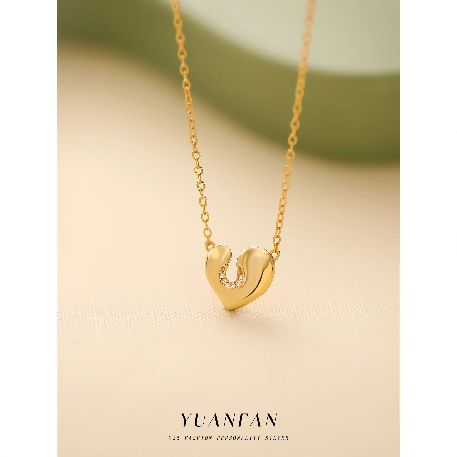 Dawn's Jewel S925 sterling silver superior sense All heart necklace light luxury irregular love clavicle chain necklace
Dawn's Jewel S925 sterling silver superior sense All heart necklace light luxury irregular love clavicle chain necklace