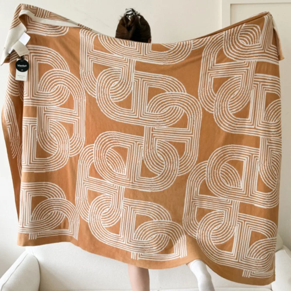 Многофункциональный мягкий и уютный плед премиум-класса для самолетов, диванов и офиса, для сна и декора, 2026
Многофункциональный мягкий и уютный плед премиум-класса для самолетов, диванов и офиса, для сна и декора, 2026