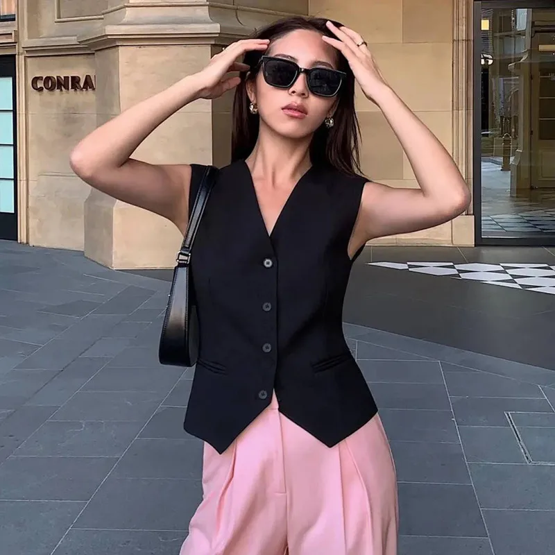 Women's Suit Vest Formal Waistcoat Slim Fit Sleeveless Blazer Jacket for Office Business Work Professional Attire Elegant Top
Women's Suit Vest Formal Waistcoat Slim Fit Sleeveless Blazer Jacket for Office Business Work Professional Attire Elegant Top