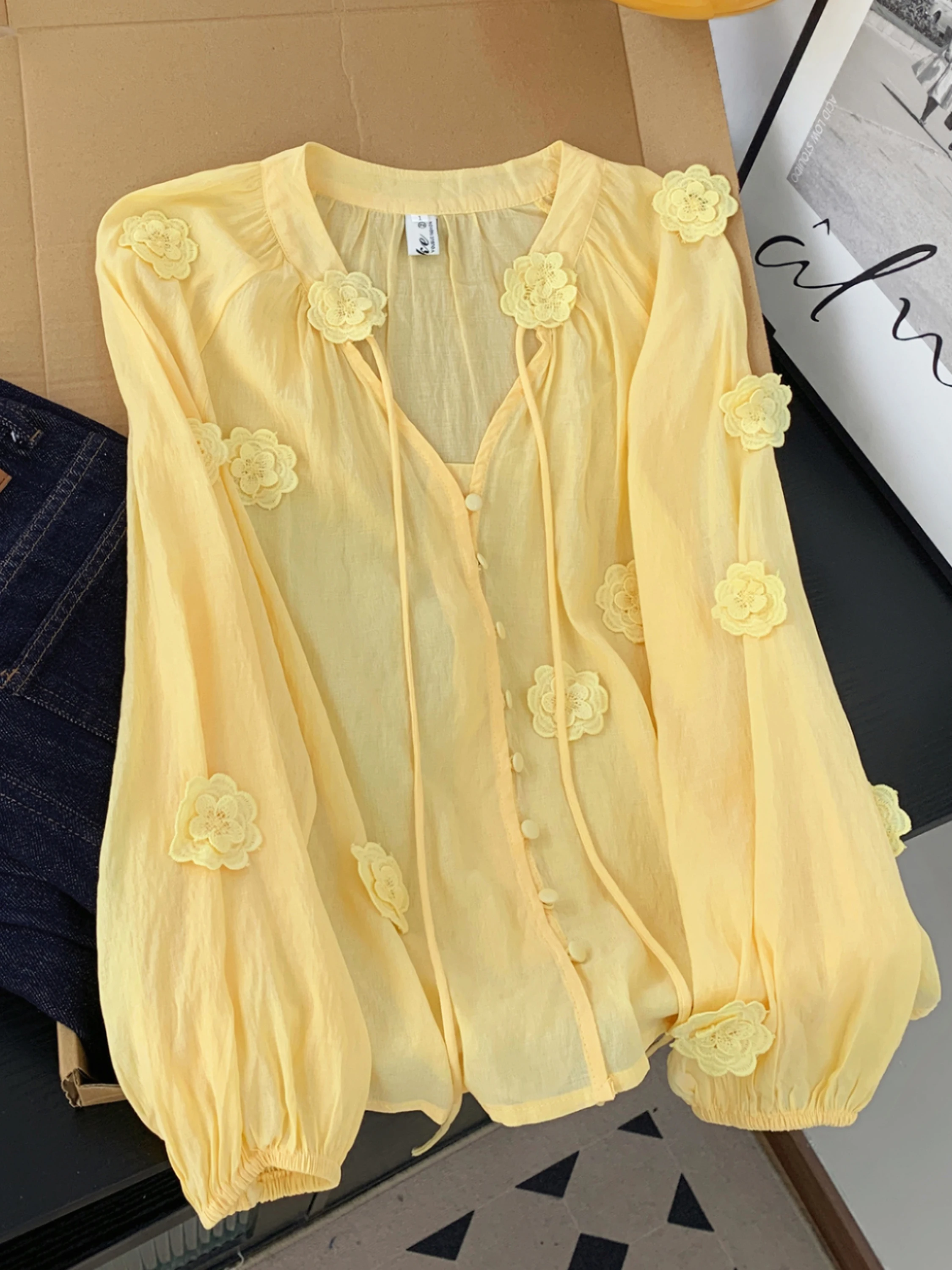 Dopne Yellow Gentle Wind irt Женская весенняя мода V-ne 3D Flower Long Sve Lantern Sve Топ с завязкой на талии Дизайн
Dopne Yellow Gentle Wind irt Женская весенняя мода V-ne 3D Flower Long Sve Lantern Sve Топ с завязкой на талии Дизайн