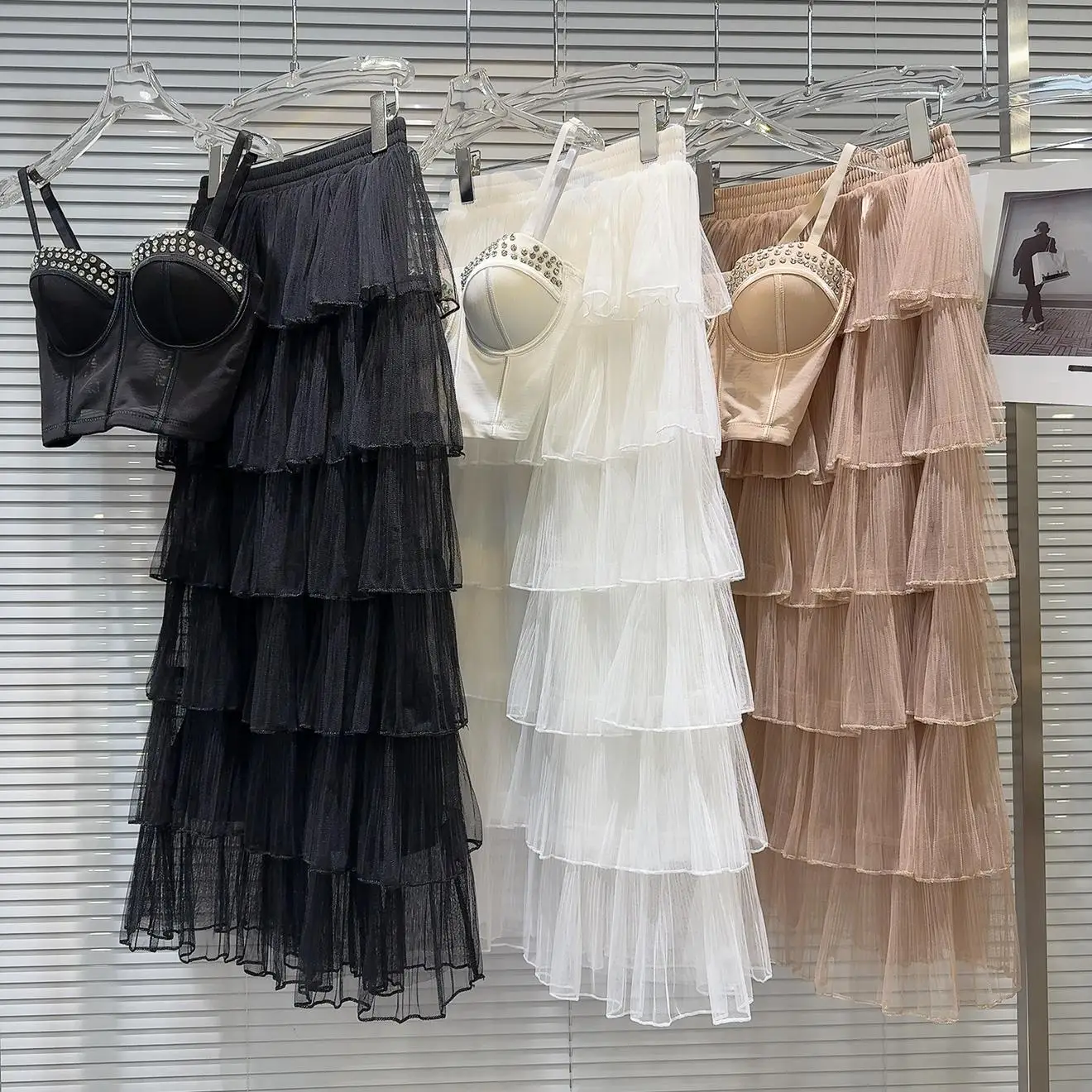 Elegant Diamond Embellished Multi-layered Tulle Cake Skirt Set Summer 2026 Fashionable Strapless Two-piece Ensemble
Elegant Diamond Embellished Multi-layered Tulle Cake Skirt Set Summer 2026 Fashionable Strapless Two-piece Ensemble