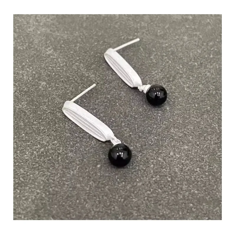 The New Doudou Stud Earrings of The Same Style for Women's Black Agate Earrings Are Winter High-end, Simple and Versatile, Niche
The New Doudou Stud Earrings of The Same Style for Women's Black Agate Earrings Are Winter High-end, Simple and Versatile, Niche