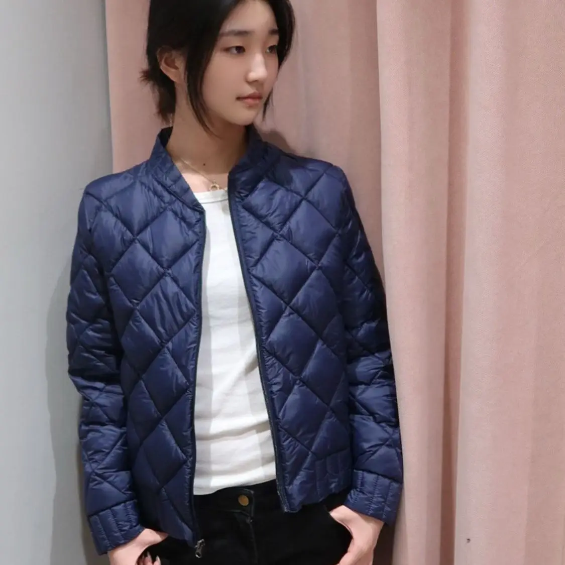 2026 New Down Jacket Women Parkas Autumn Winter Light Thin Plaid Cotton-padded Coat Female Loose Outwear Short Fashion Overwear
2026 New Down Jacket Women Parkas Autumn Winter Light Thin Plaid Cotton-padded Coat Female Loose Outwear Short Fashion Overwear