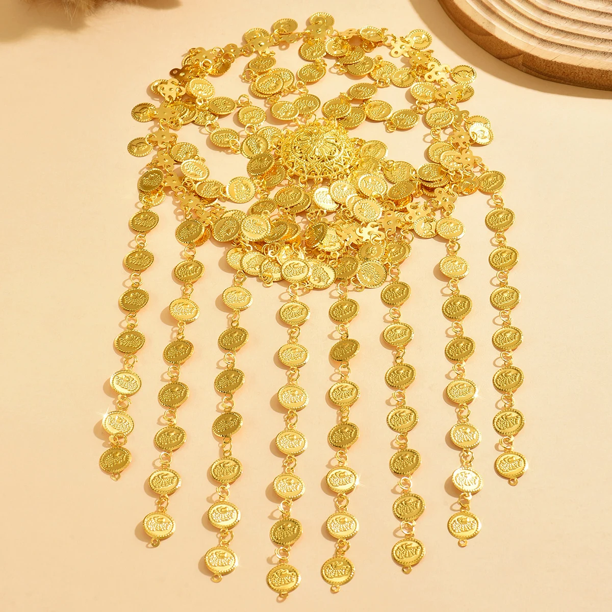 A Unique Design Long-Length Head Chain Accessory Featuring A Circular Ethnic-Style Portrait Pattern Pendant With Flowing Tassels
A Unique Design Long-Length Head Chain Accessory Featuring A Circular Ethnic-Style Portrait Pattern Pendant With Flowing Tassels