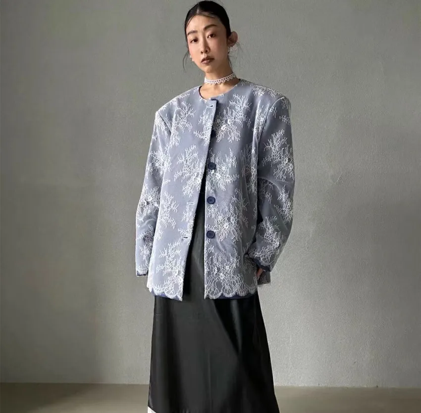 2024 New Runway Spring Autumn Lace Patchwork Jacquard Blazer Coat Oversize Women Round Collar Single Breasted Loose Suit Outwear
2024 New Runway Spring Autumn Lace Patchwork Jacquard Blazer Coat Oversize Women Round Collar Single Breasted Loose Suit Outwear