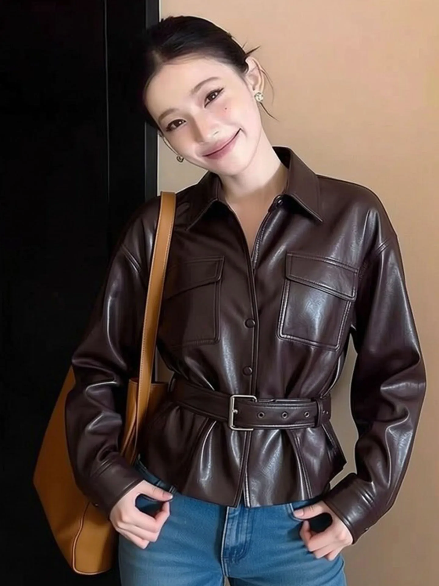 Retro Brown Leather Jaet Women's Spring 2026 New ort Waist-Cinching Slimming Faionable Jaet Top Vintage Sle Long Sl...
Retro Brown Leather Jaet Women's Spring 2026 New ort Waist-Cinching Slimming Faionable Jaet Top Vintage Sle Long Sl...