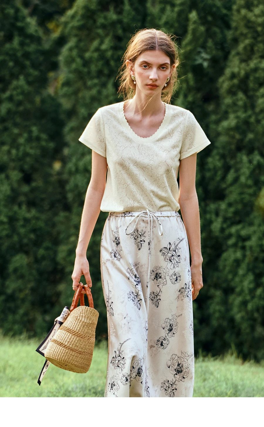 OLrain Women Short Sleeve Summer Slim Top 2025 Apricot Jacquard Lace T-shirt Ladies V-neck Casual Tees Woman Clothing O57XT99603
OLrain Women Short Sleeve Summer Slim Top 2025 Apricot Jacquard Lace T-shirt Ladies V-neck Casual Tees Woman Clothing O57XT99603