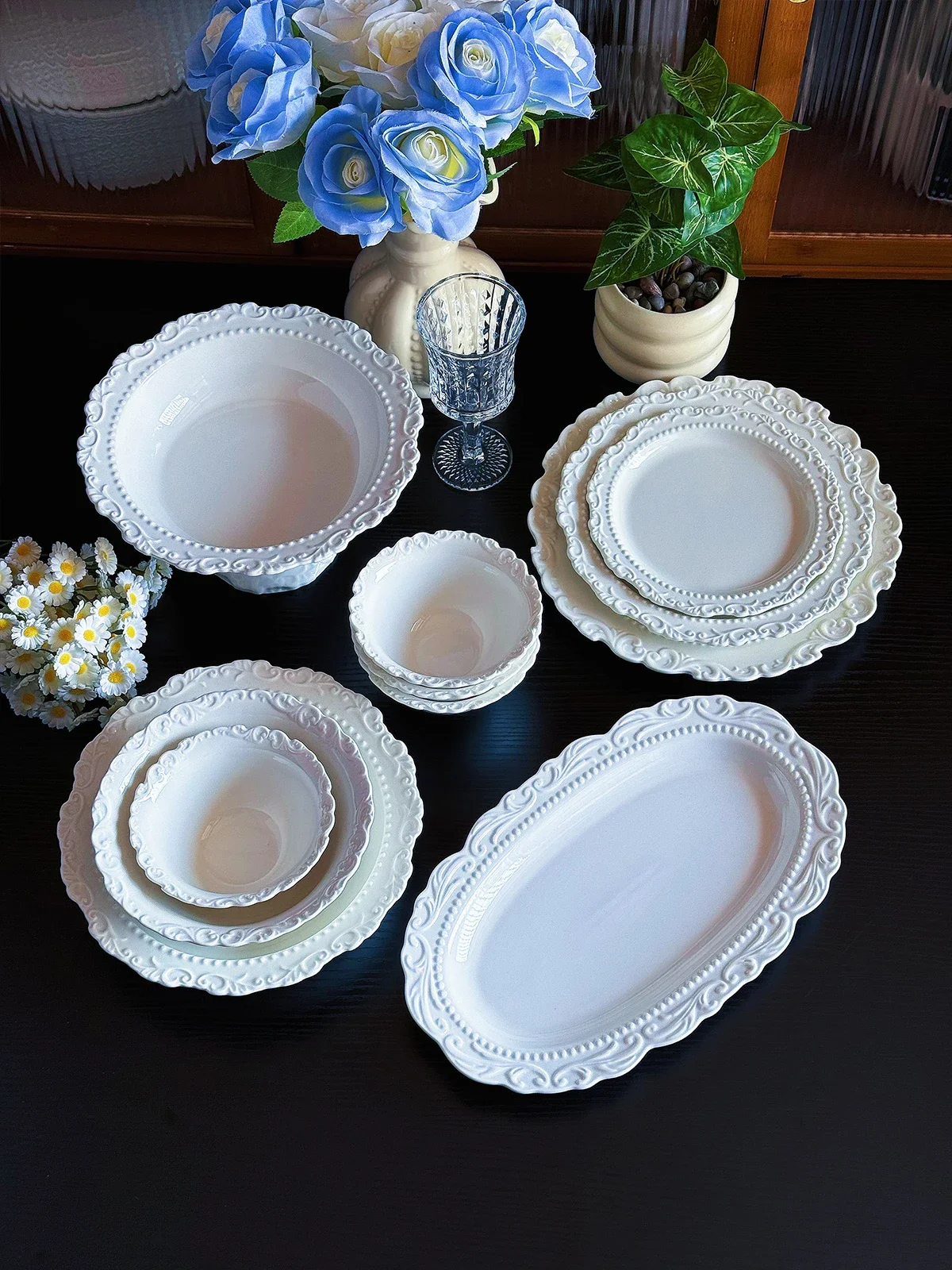Elegant Dessert Bowl Set Luxury Feelings Special Good Looking Dining Utensils Ceramic Hand-Painted Fluted Design French Style
Elegant Dessert Bowl Set Luxury Feelings Special Good Looking Dining Utensils Ceramic Hand-Painted Fluted Design French Style