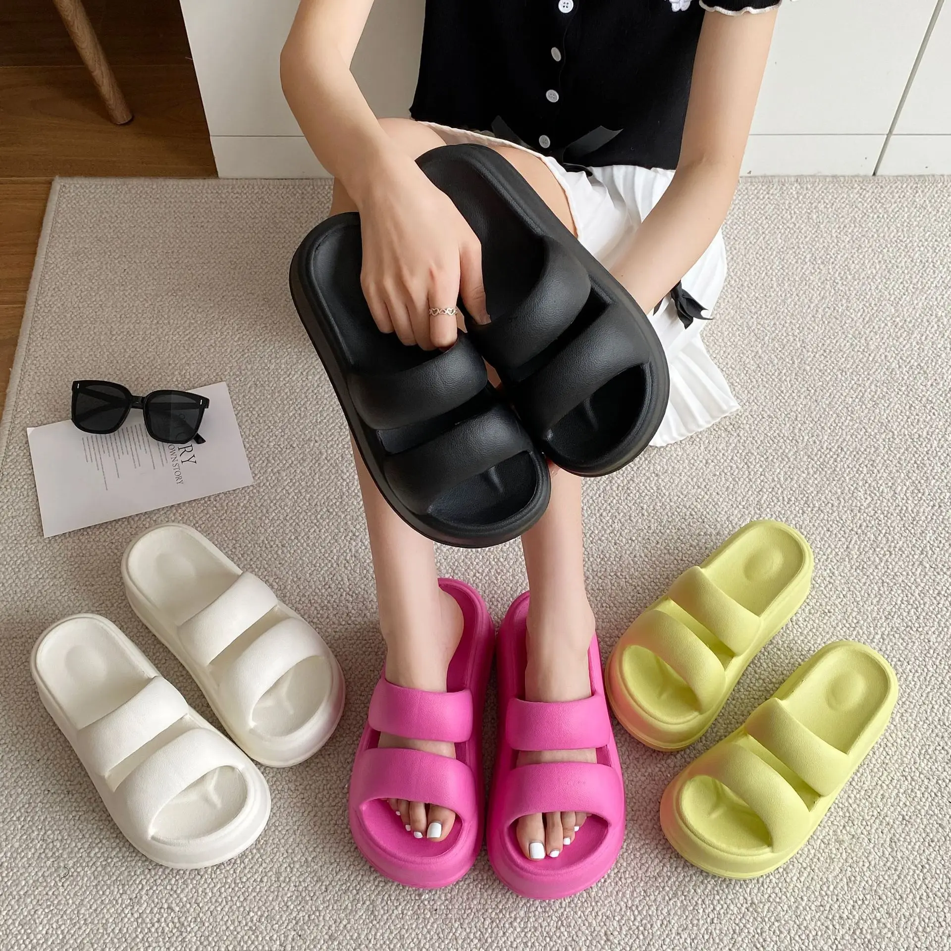 Comfortable Thick Bottom Women's Slippers Casual High Heel Summer New Korean Version Outdoor Wear Two Strap Slippers
Comfortable Thick Bottom Women's Slippers Casual High Heel Summer New Korean Version Outdoor Wear Two Strap Slippers