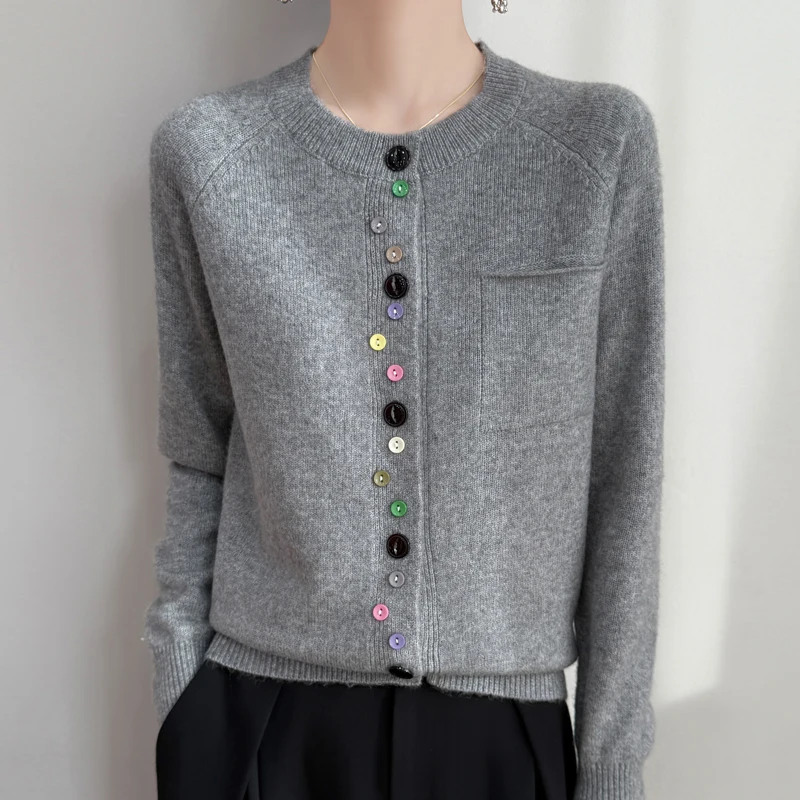 2025 New Women Knitwear Wool Cardigan Fashion Sweater O-collar Colorful buttons pocket decoration High Quality Basics Loose Top
2025 New Women Knitwear Wool Cardigan Fashion Sweater O-collar Colorful buttons pocket decoration High Quality Basics Loose Top