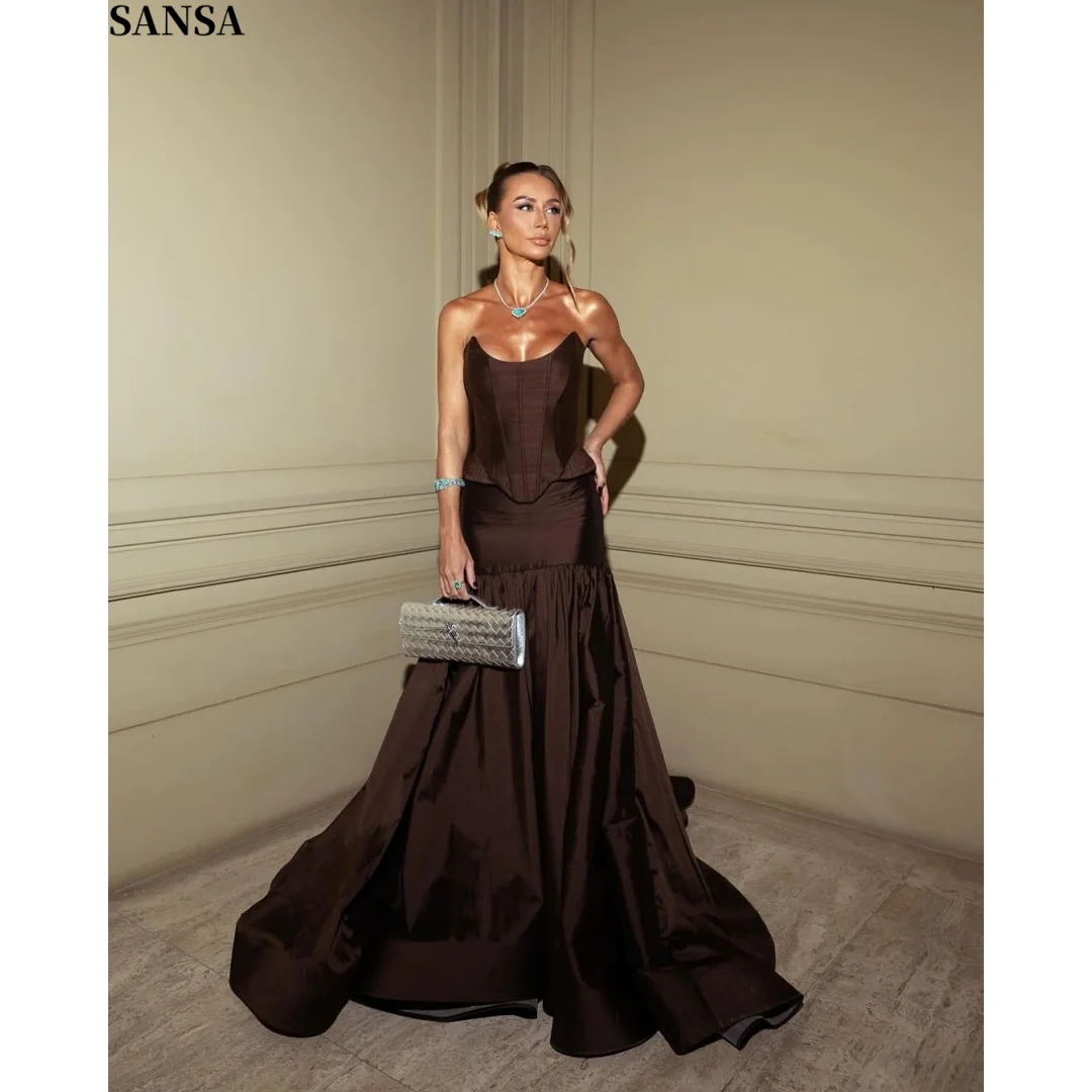 Sansa Customized Dark Brown Formal Dress with Structured Corset Bodice Tiered Flared Skirt and Voluminous Silhouette Gala Attire
Sansa Customized Dark Brown Formal Dress with Structured Corset Bodice Tiered Flared Skirt and Voluminous Silhouette Gala Attire