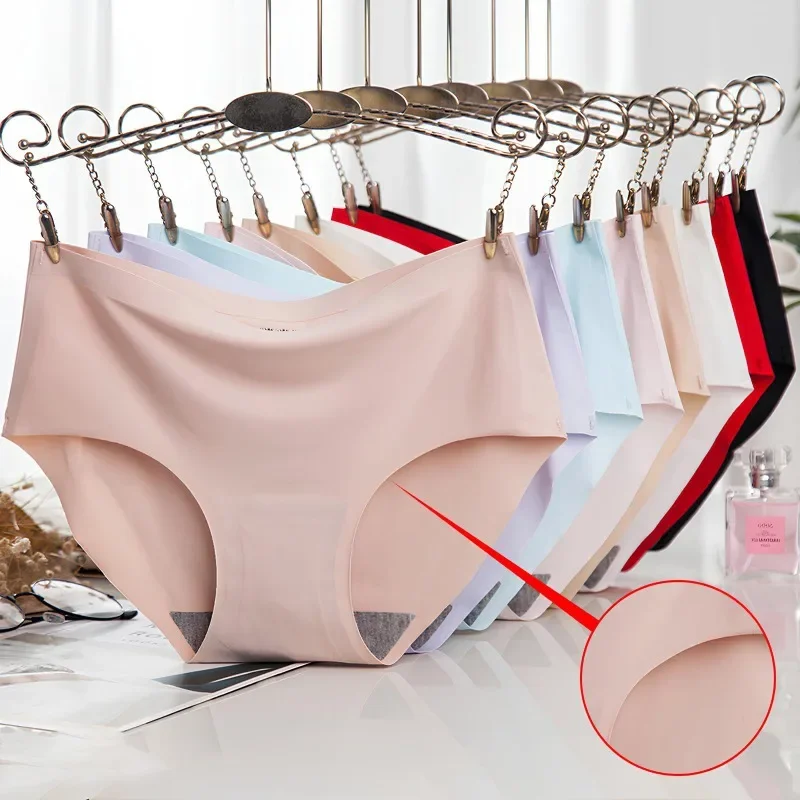 Women's ice silk panties Seamless panties One piece panties Breathable mid-waist sexy women's panties triangle
Women's ice silk panties Seamless panties One piece panties Breathable mid-waist sexy women's panties triangle