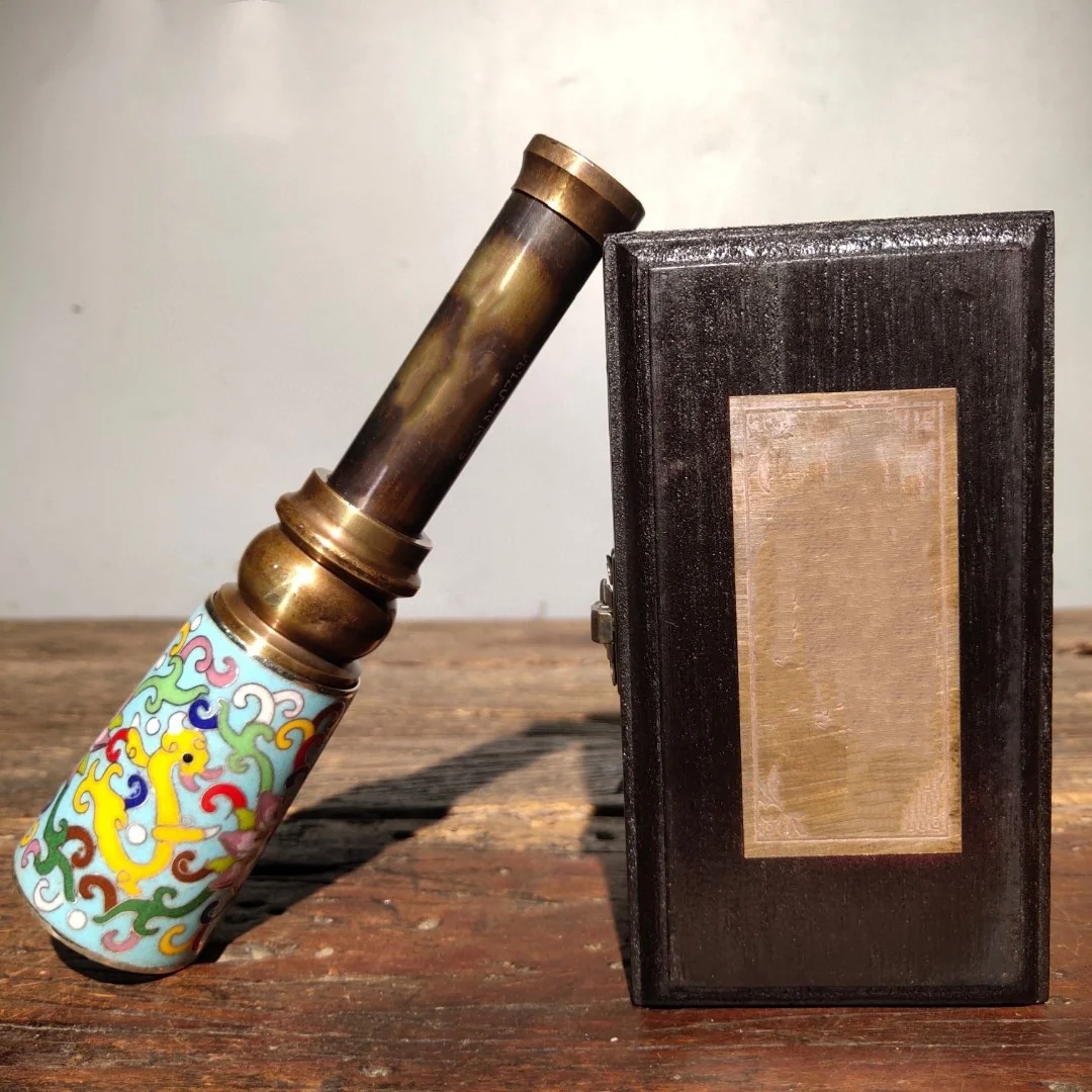 Antique retro ornaments home and study decorations single tube binoculars copper ornaments
Antique retro ornaments home and study decorations single tube binoculars copper ornaments