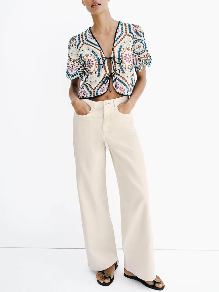 New Summer 2026 Women's Short Sleeve V-Neck Embroidered Hollow out Top Elegant Versatile Chinese Style Shirt Fashionable Trendy
New Summer 2026 Women's Short Sleeve V-Neck Embroidered Hollow out Top Elegant Versatile Chinese Style Shirt Fashionable Trendy