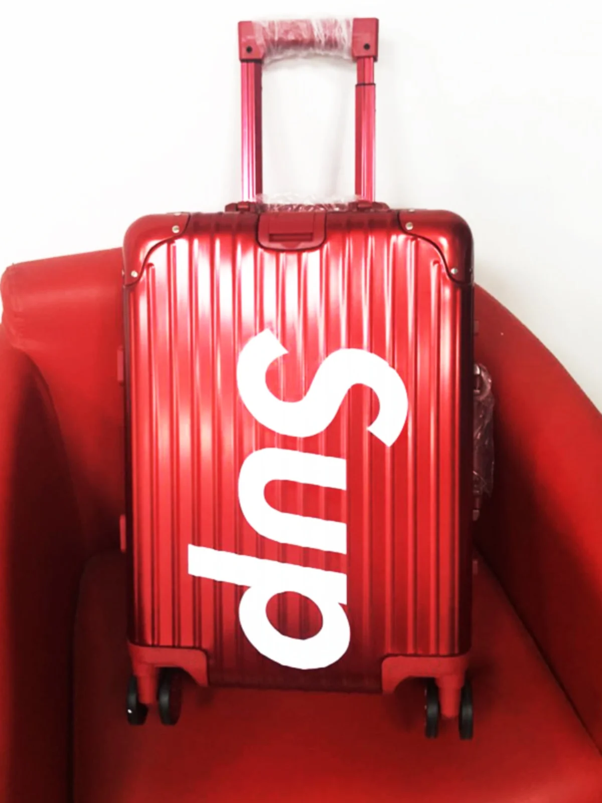 Sup Red Aluminum Frame Lage 20 Password Hard Box Travel Suitcase Women's 24 Inch Universal Wheel Faionable Trendy Bag
Sup Red Aluminum Frame Lage 20 Password Hard Box Travel Suitcase Women's 24 Inch Universal Wheel Faionable Trendy Bag