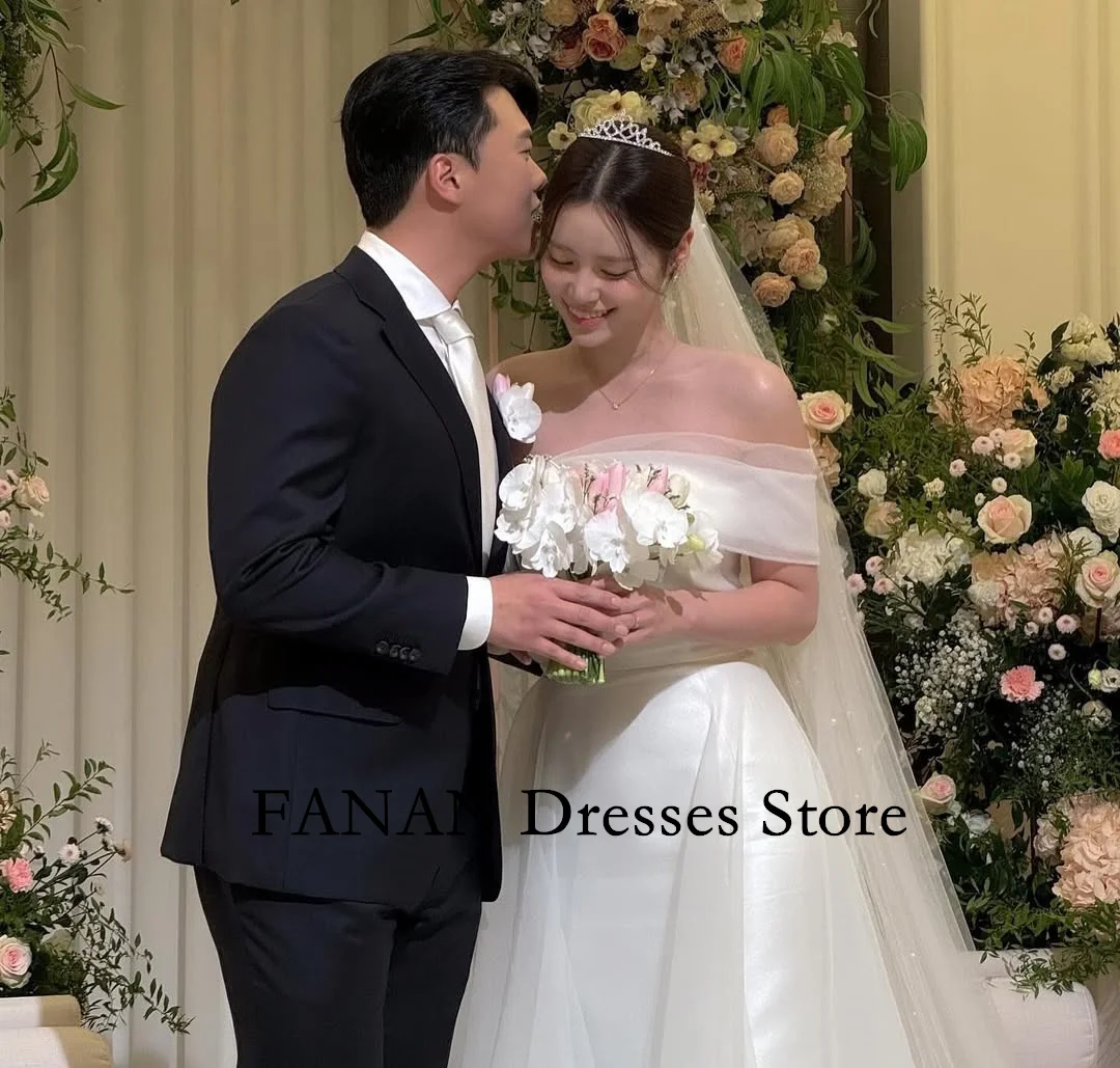 FANAN Korean Off the Shoulder A-Line Simple Organza Wedding Dresses 웨딩드레스 Customized Short Sleeves Bride Gowns Plus Size
FANAN Korean Off the Shoulder A-Line Simple Organza Wedding Dresses 웨딩드레스 Customized Short Sleeves Bride Gowns Plus Size