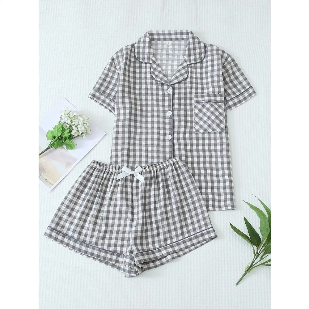 2pcs Women's Plaid Print Short Sleeve Button-Down Pajama Set With Shorts, Summer Loungewear,Two Pieces Set
2pcs Women's Plaid Print Short Sleeve Button-Down Pajama Set With Shorts, Summer Loungewear,Two Pieces Set