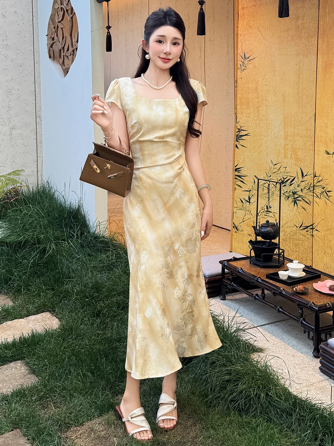 Elegant Slim Fit Gown with Fish Tail Design Square Collar Beautifully Pleated Summer New Arrival Women's Fashion Dress
Elegant Slim Fit Gown with Fish Tail Design Square Collar Beautifully Pleated Summer New Arrival Women's Fashion Dress