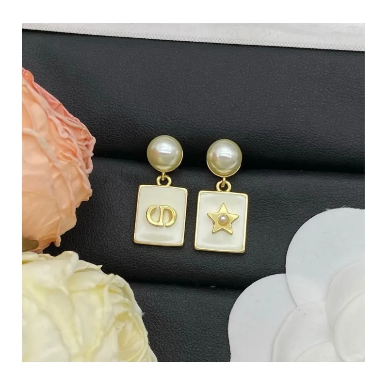 New Square Star Pig Nose Pearl Stud Earrings Women's Real Shot Silver Needle Earrings Batch
New Square Star Pig Nose Pearl Stud Earrings Women's Real Shot Silver Needle Earrings Batch