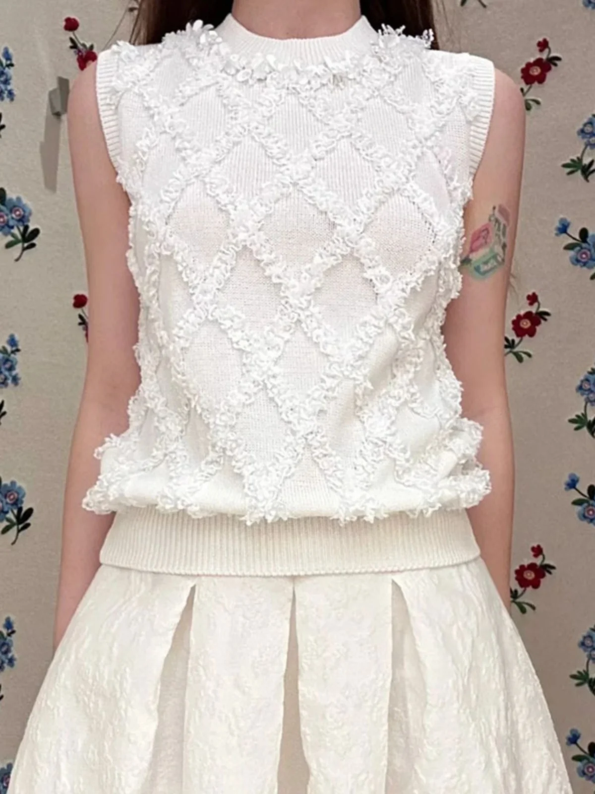 Handmade Beaded Sleeveless Knitted Top Simple Elegance Commute Style Pure Cotton Sweet Style round Neck Regular Length
Handmade Beaded Sleeveless Knitted Top Simple Elegance Commute Style Pure Cotton Sweet Style round Neck Regular Length